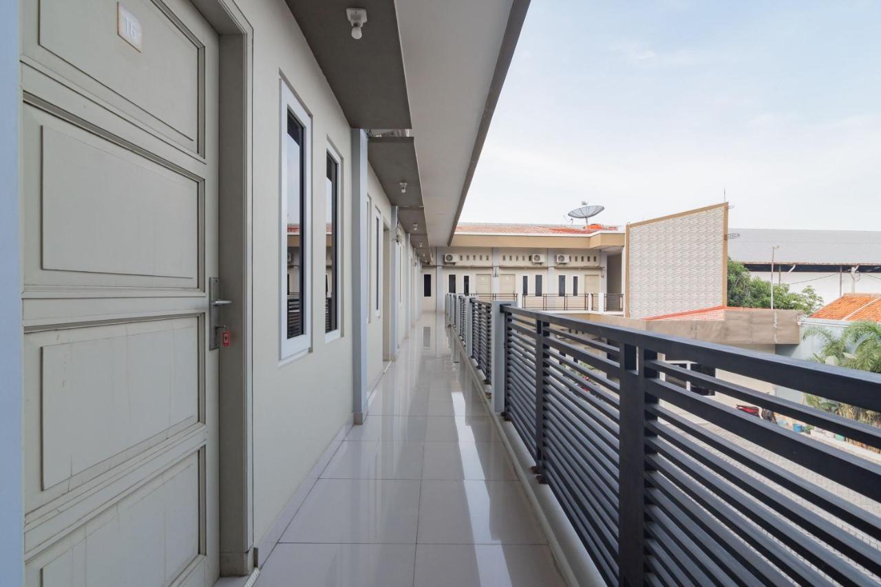 Reddoorz Plus Syariah @ Tuparev Cirebon 3 Exterior foto