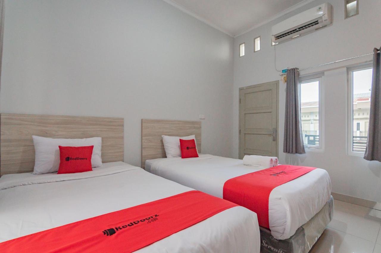 Reddoorz Plus Syariah @ Tuparev Cirebon 3 Exterior foto