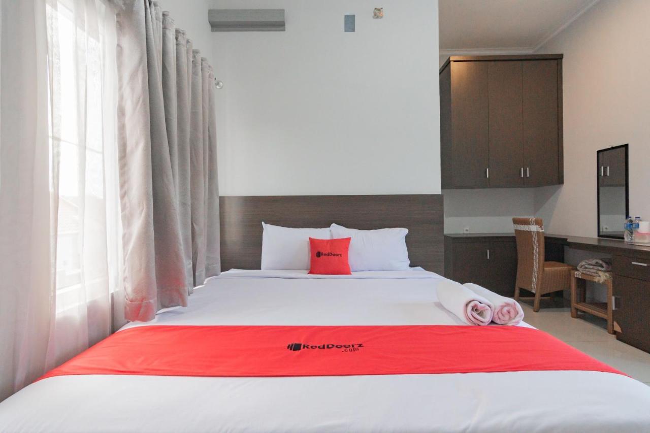 Reddoorz Plus Syariah @ Tuparev Cirebon 3 Exterior foto