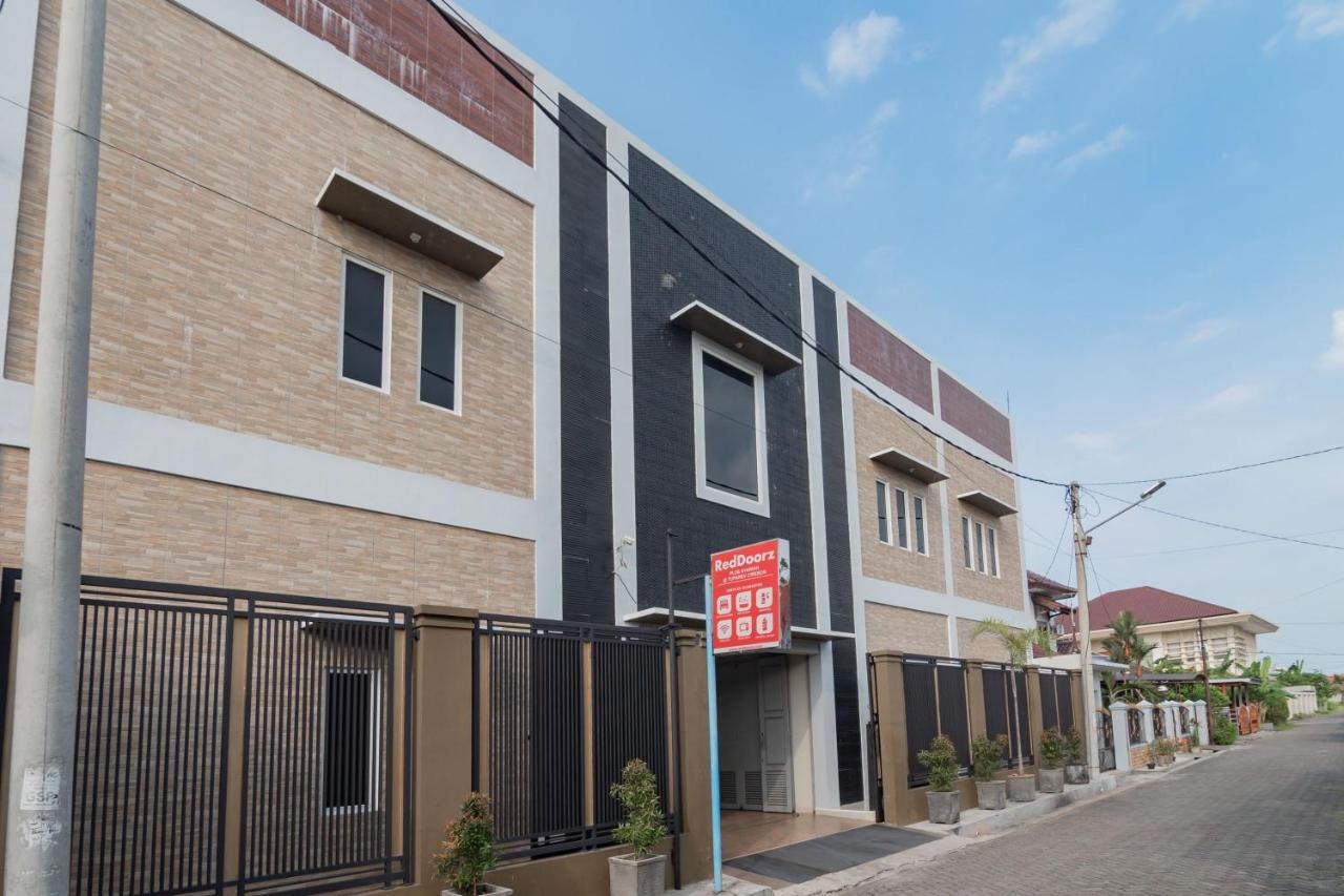 Reddoorz Plus Syariah @ Tuparev Cirebon 3 Exterior foto