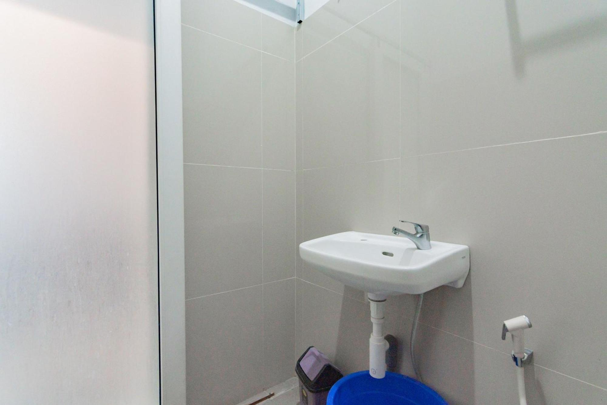 Reddoorz Plus Syariah @ Tuparev Cirebon 3 Habitación foto